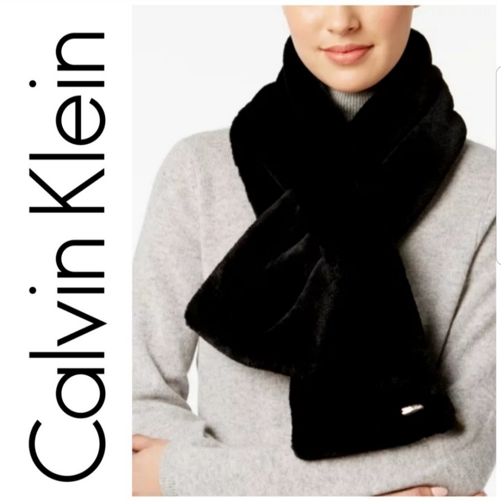 Calvin Klein Faux Fur Solid Pull thru black scarf